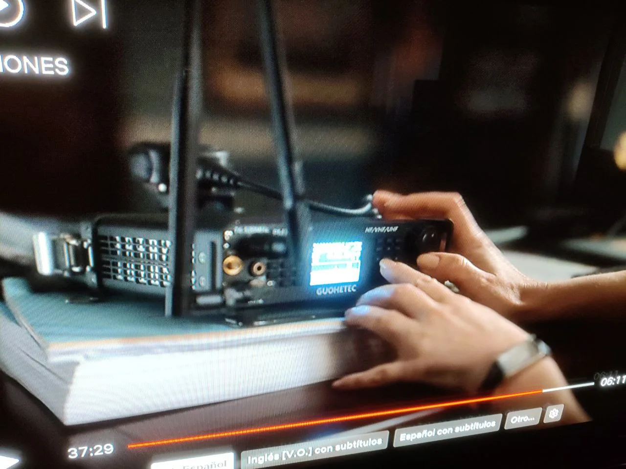 la radioescucha en las series de Netflix