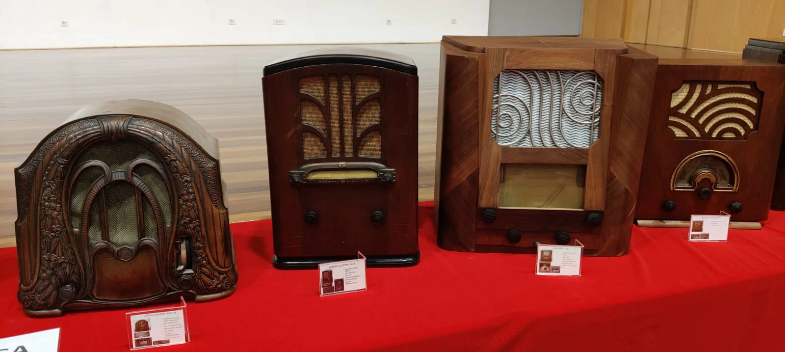 Visitamos la exposición de radios antiguas de Zaragoza