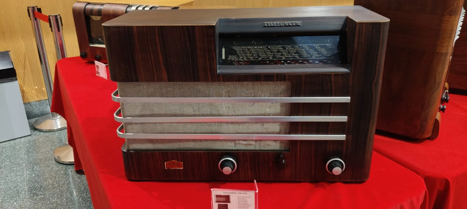 Visitamos la exposición de radios antiguas de Zaragoza