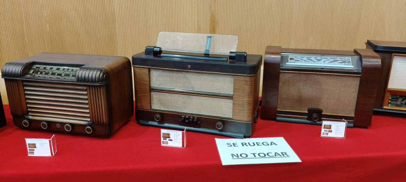Visitamos la exposición de radios antiguas de Zaragoza