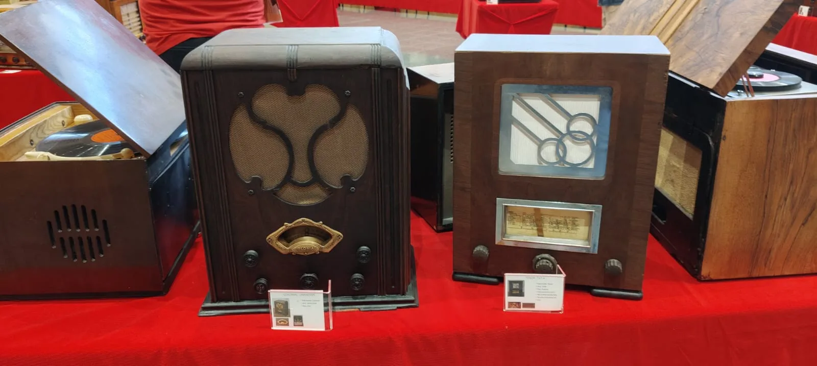 Visitamos la exposición de radios antiguas de Zaragoza