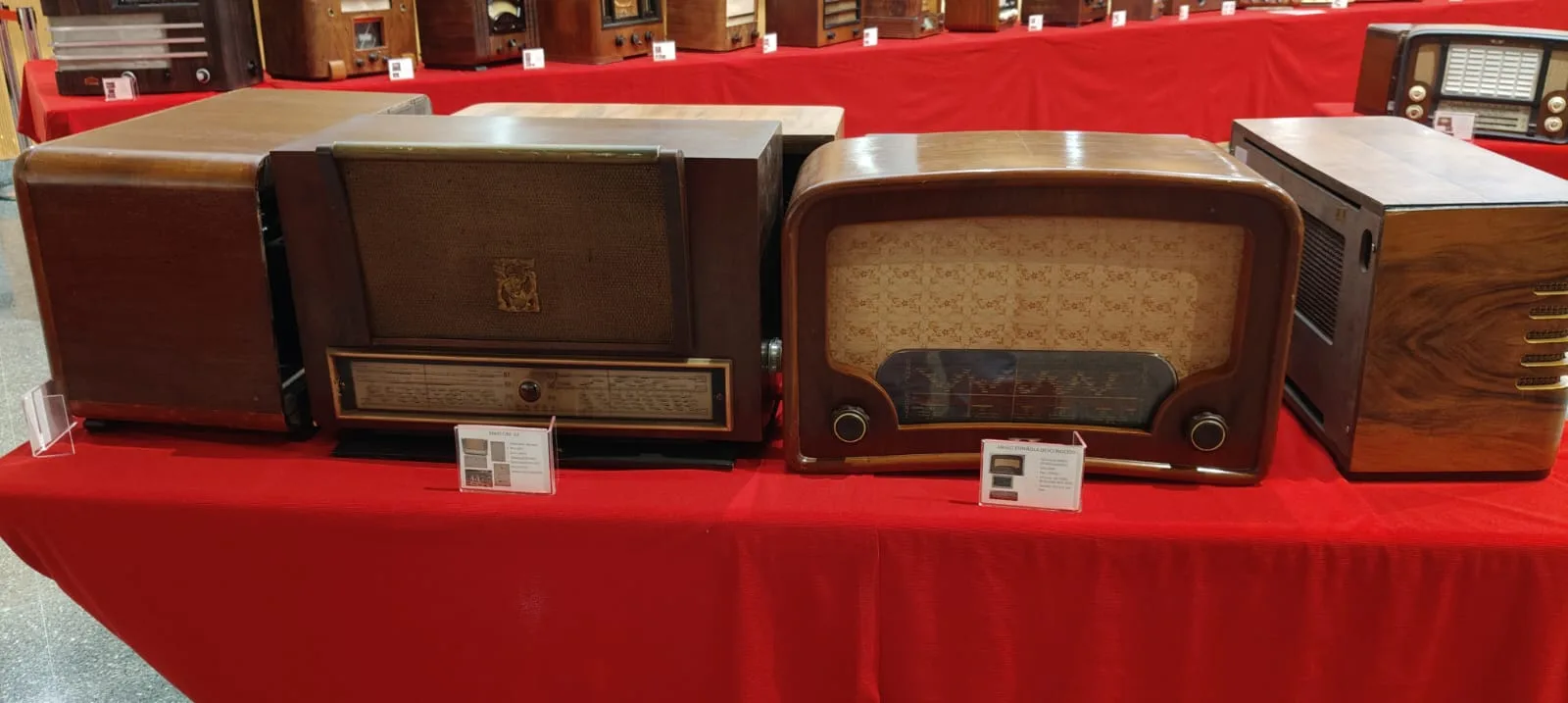 Visitamos la exposición de radios antiguas de Zaragoza