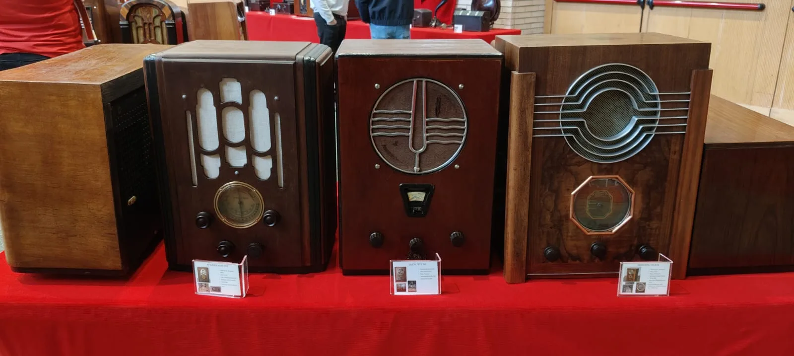 Visitamos la exposición de radios antiguas de Zaragoza
