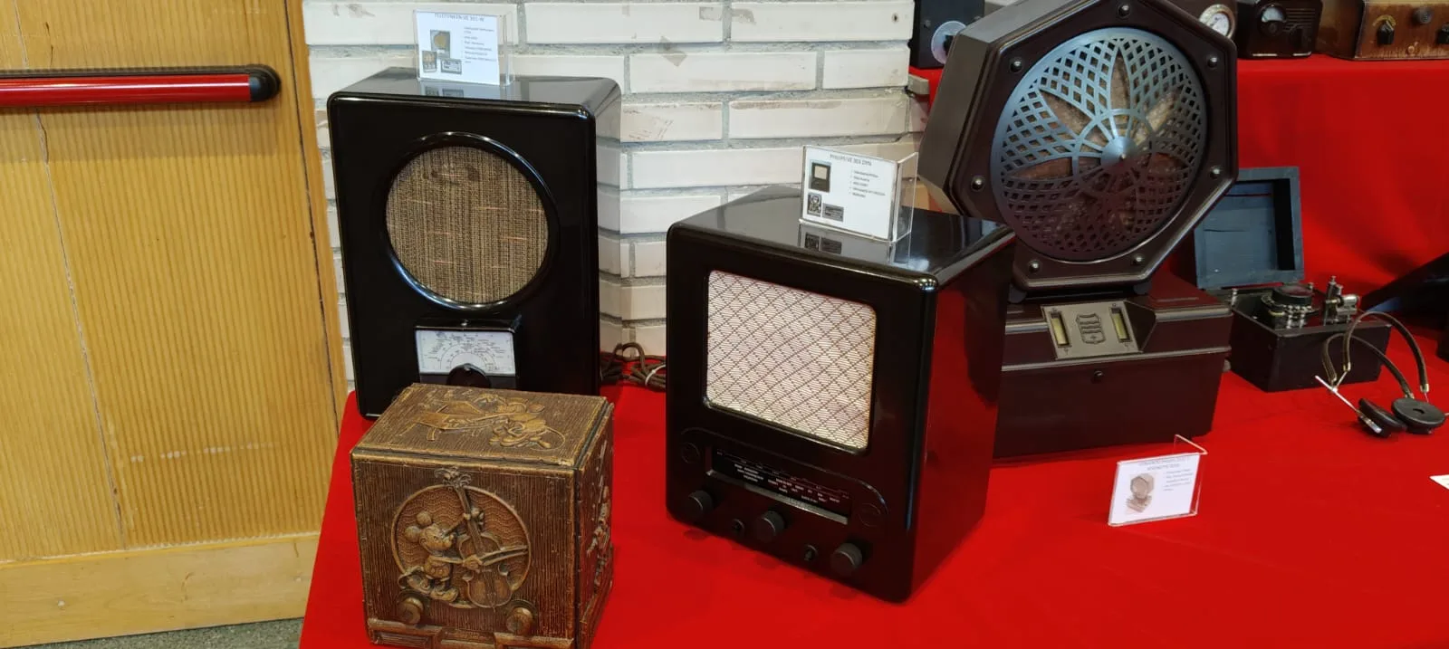 Visitamos la exposición de radios antiguas de Zaragoza