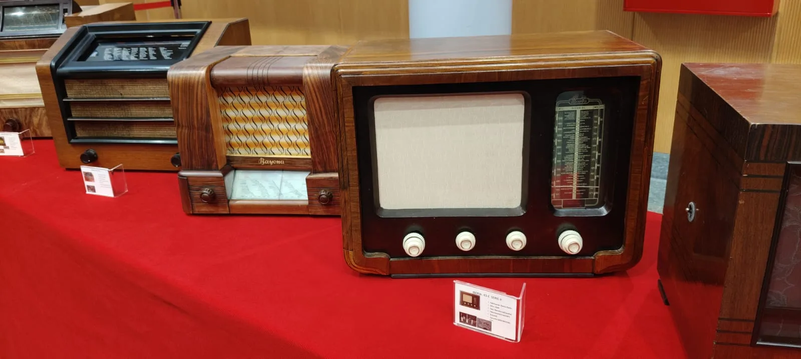 Visitamos la exposición de radios antiguas de Zaragoza