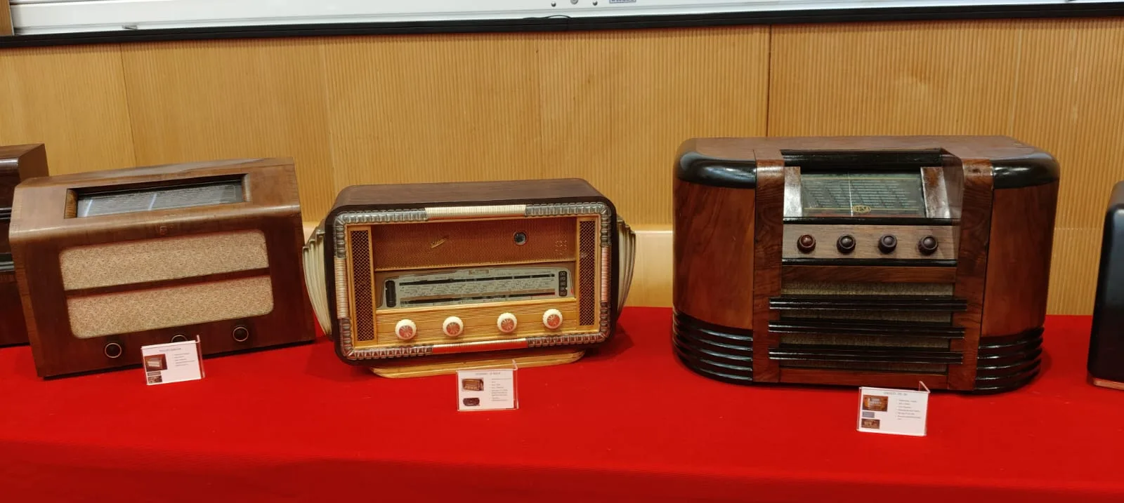 Visitamos la exposición de radios antiguas de Zaragoza
